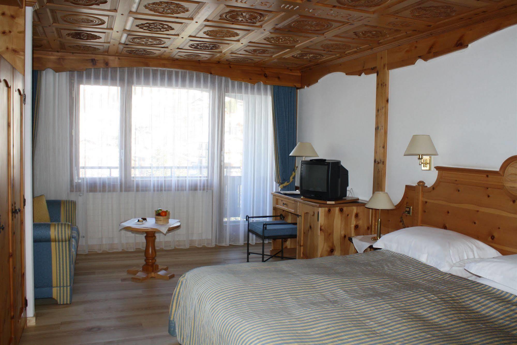 Swiss Alpine Allalin Hotel 4*